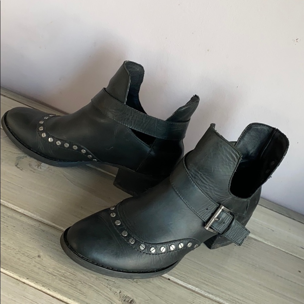 Von Dutch Swirl Bootie black leather